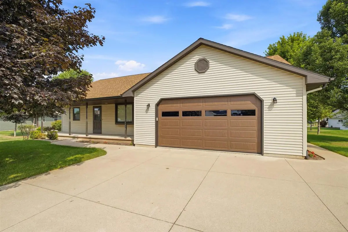1405 PINEWOOD COURT, New London, WI 54961 - #1