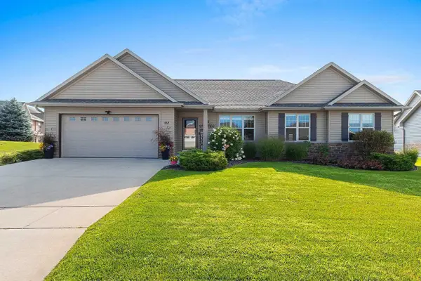 512 PEBBLESTONE CIRCLE, Hobart, WI 54155