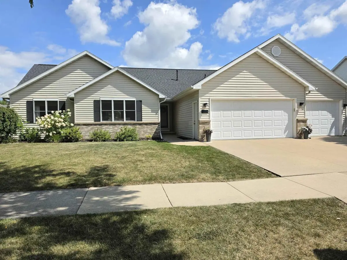 3226 E GREENLEAF DRIVE, Appleton, WI 54913 - #1