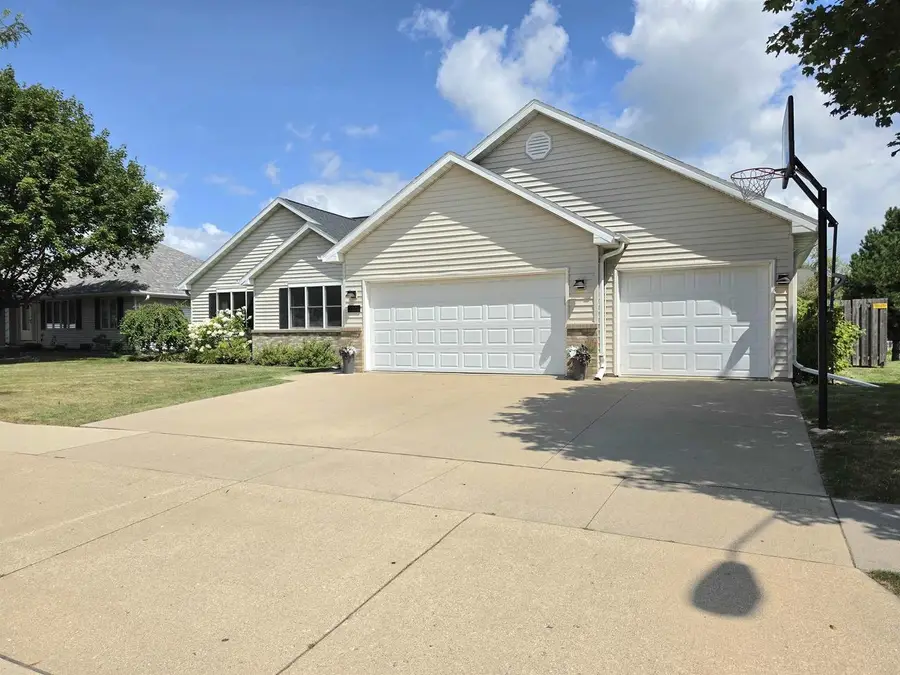 3226 E GREENLEAF DRIVE, Appleton, WI 54913 - #2