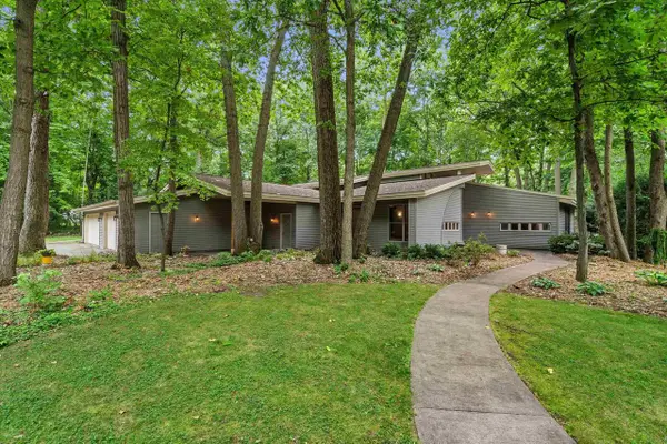 1525 S WEIMAR STREET, Appleton, WI 54915