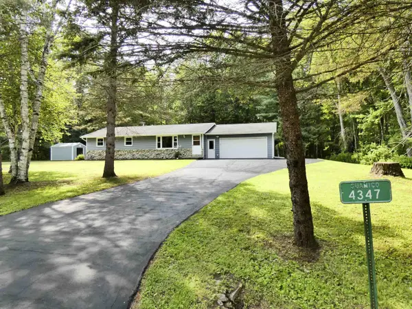 4347 SANDY LANE, Suamico, WI 54173