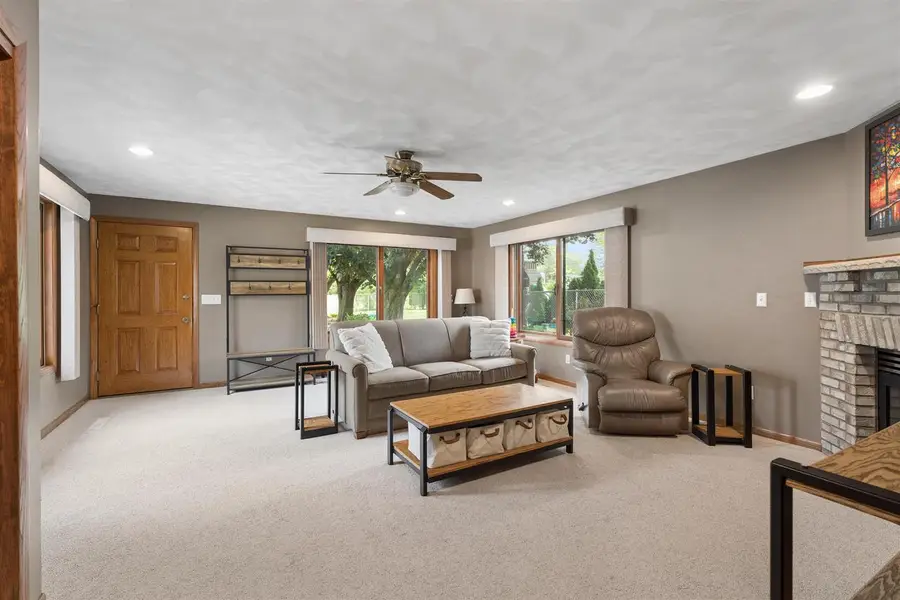 1912 S WALDEN AVENUE, Appleton, WI 54915 - #3