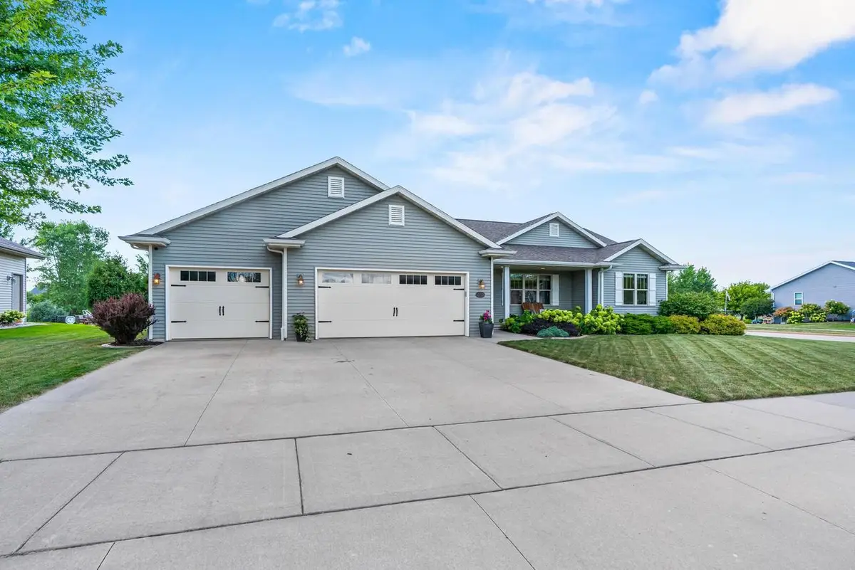 4301 FIELDCREST DRIVE, Kaukauna, WI 54130 - #1