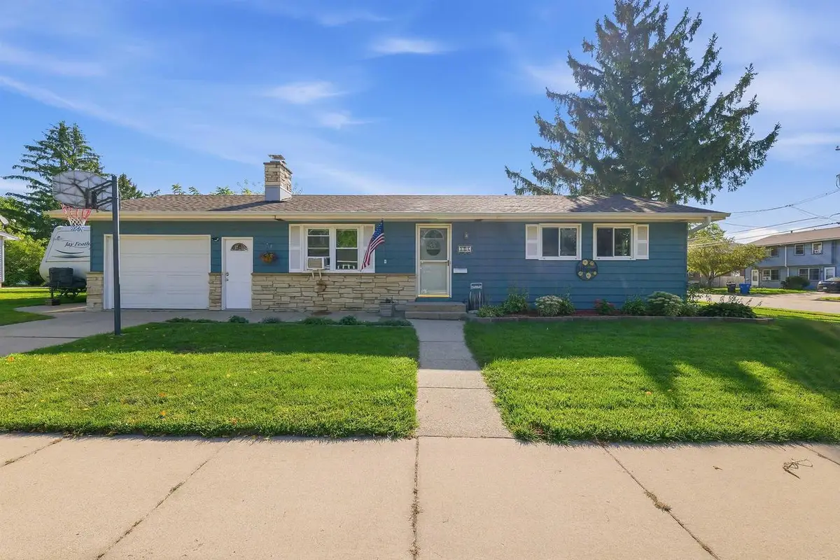 106 N MEADOW STREET, Oshkosh, WI 54902 - #1