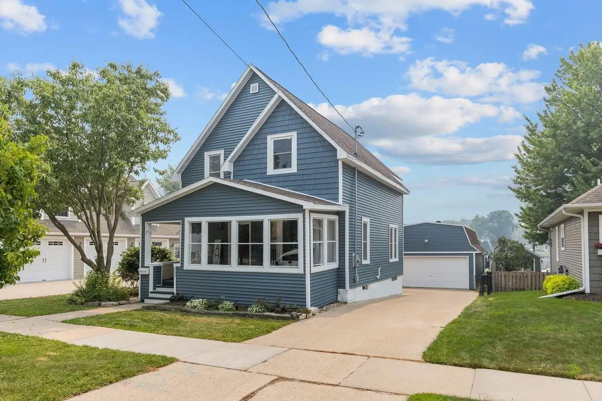 537 BROAD STREET, Menasha, WI 54952 - #1