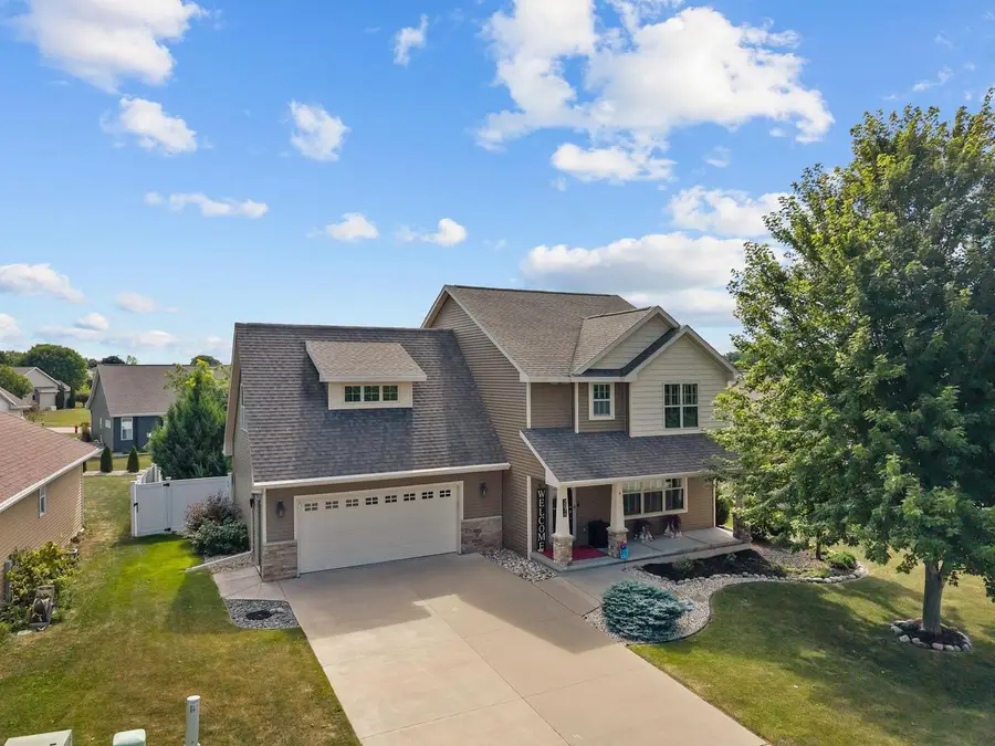 2876 CHRYSTELLA DRIVE, Menasha, WI 54952 - #3
