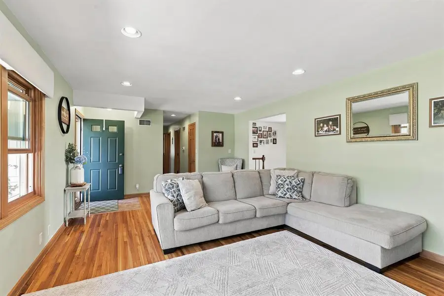 4521 W CAPITOL DRIVE, Appleton, WI 54913 - #3