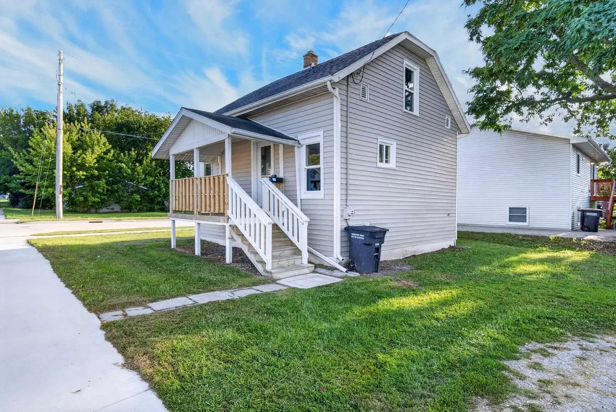 400 W 7TH AVENUE, Oshkosh, WI 54902 - #1