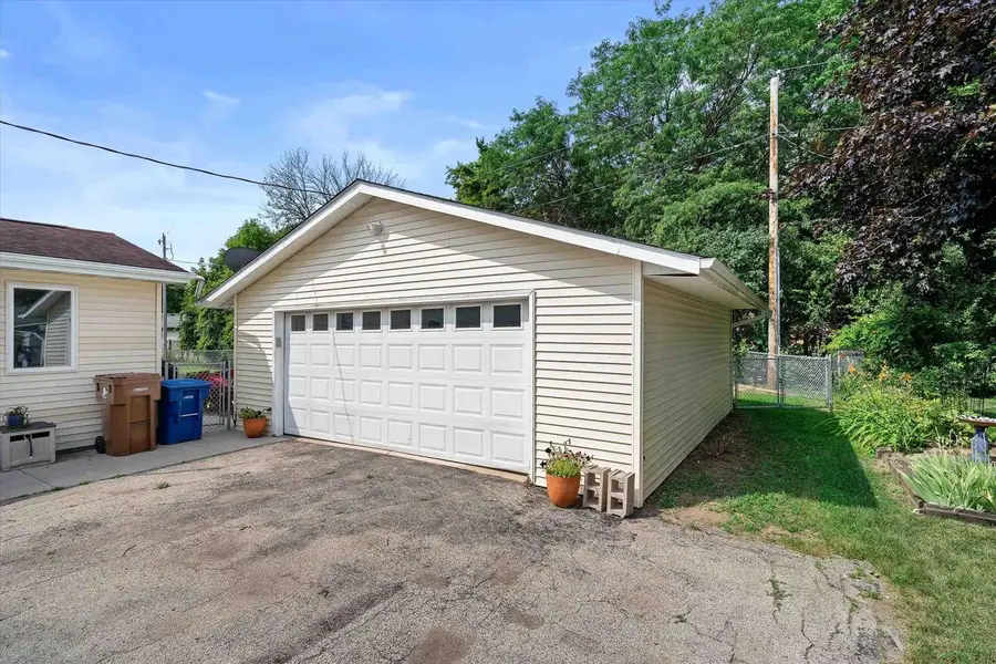 1008 MEADOWVIEW DRIVE, Menasha, WI 54952 - #3