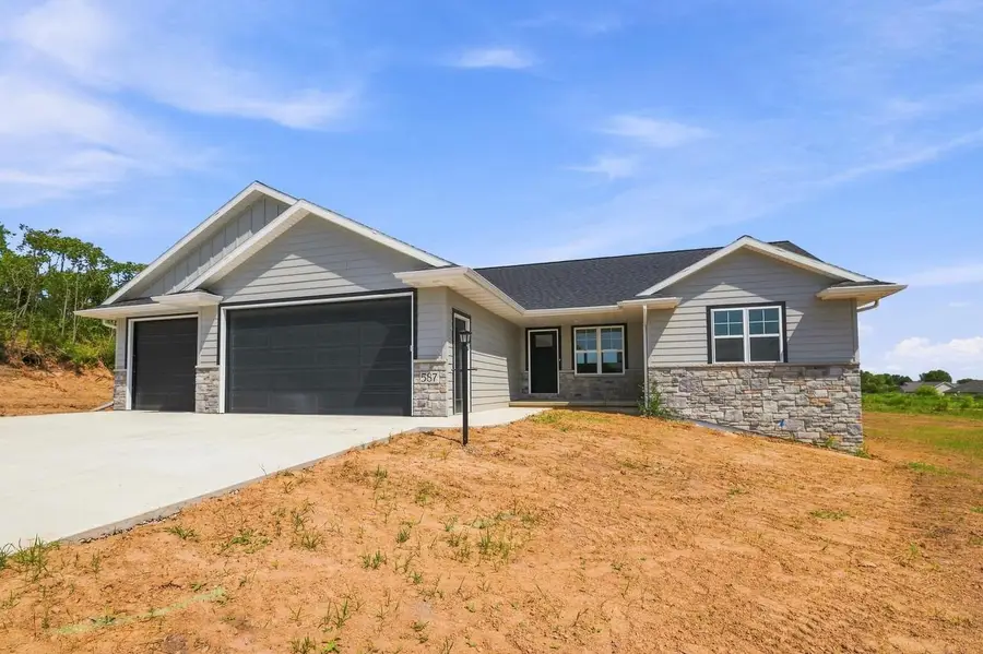 587 EMERALD ISLE COURT, Wrightstown, WI 54180 - #2