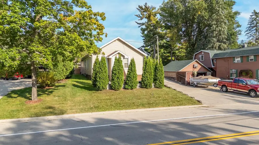 1420 S DIVISION STREET, New London, WI 54961 - #2