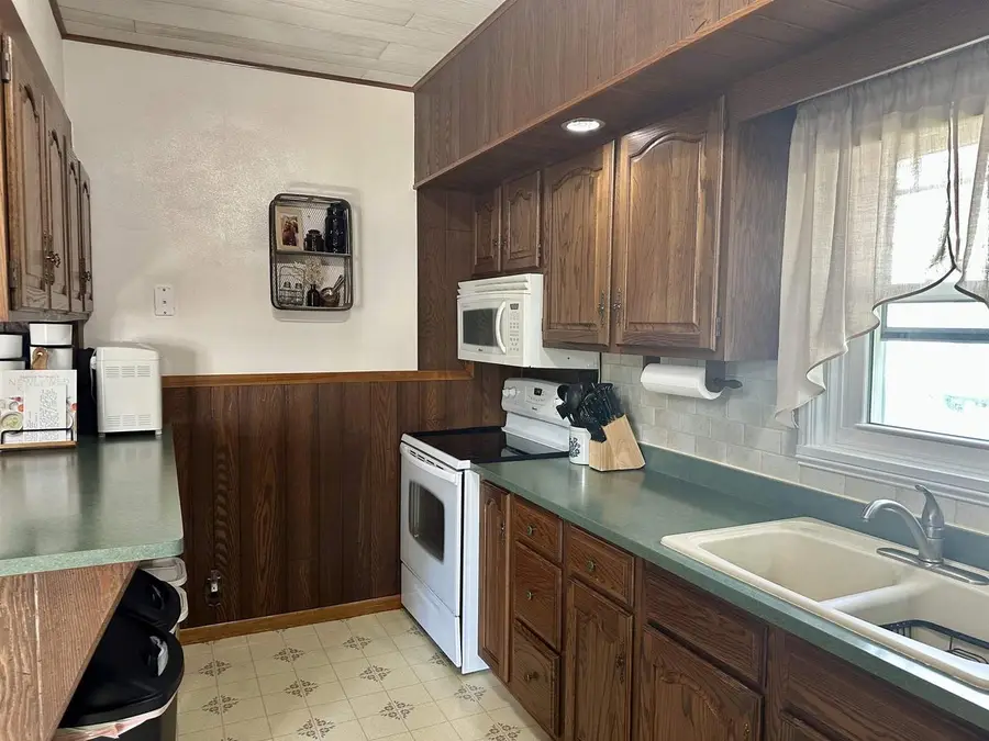 707 E MAIN STREET, Waupun, WI 53963 - #2