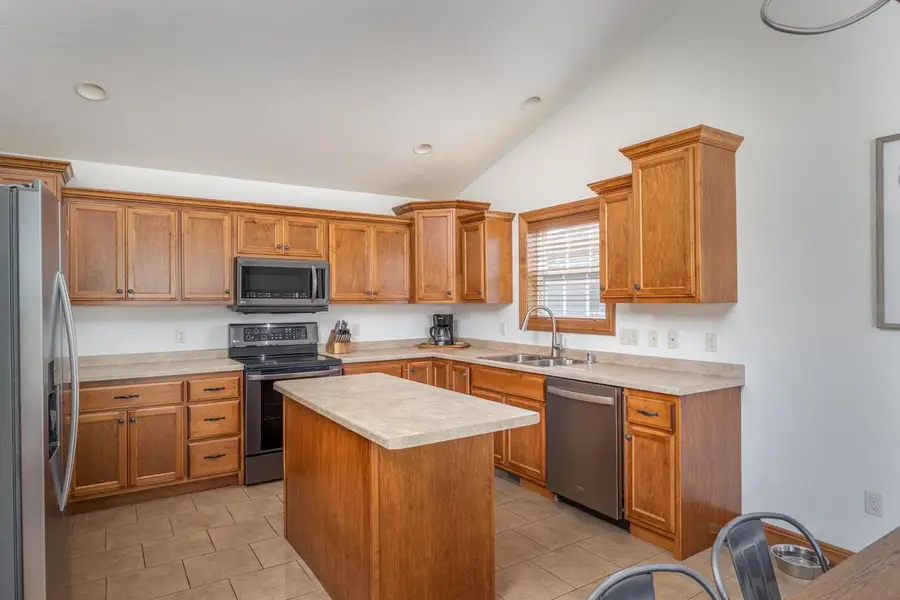 1124 BOBBY COURT, Appleton, WI 54915 - #3