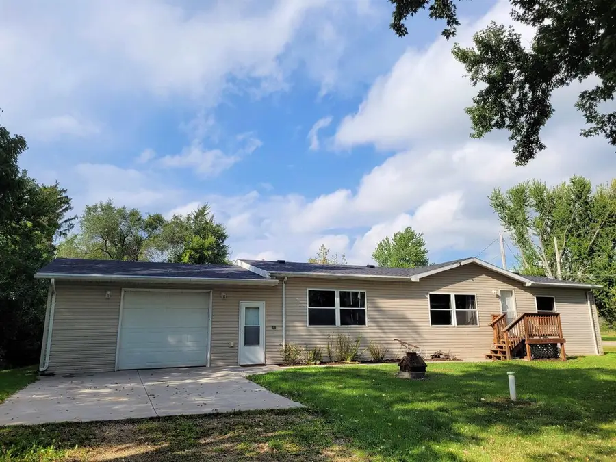 E8568 MARKET STREET, New London, WI 54961 - #2