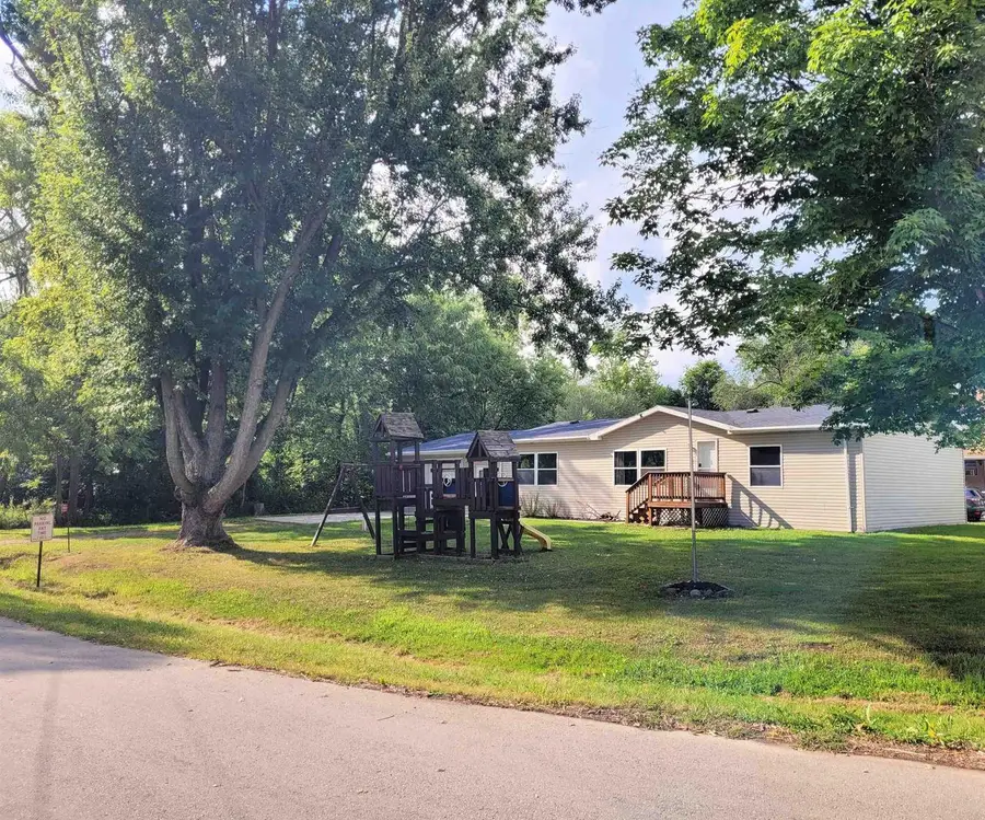 E8568 MARKET STREET, New London, WI 54961 - #3