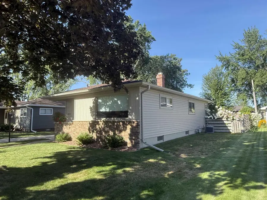 1033 S CLEVELAND STREET, Shawano, WI 54166 - #2