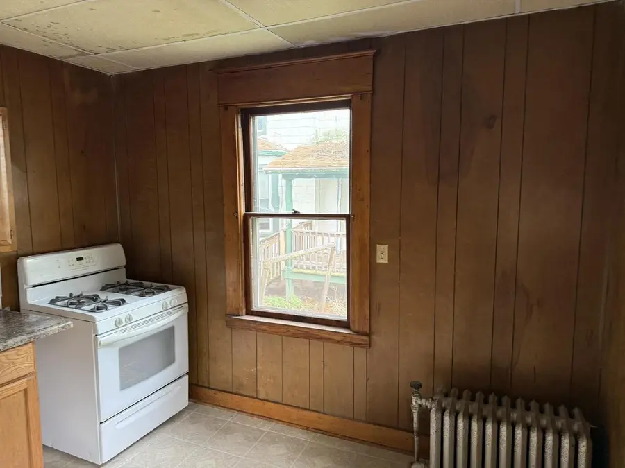 922 MERRITT AVENUE, Oshkosh, WI 54901 - #3