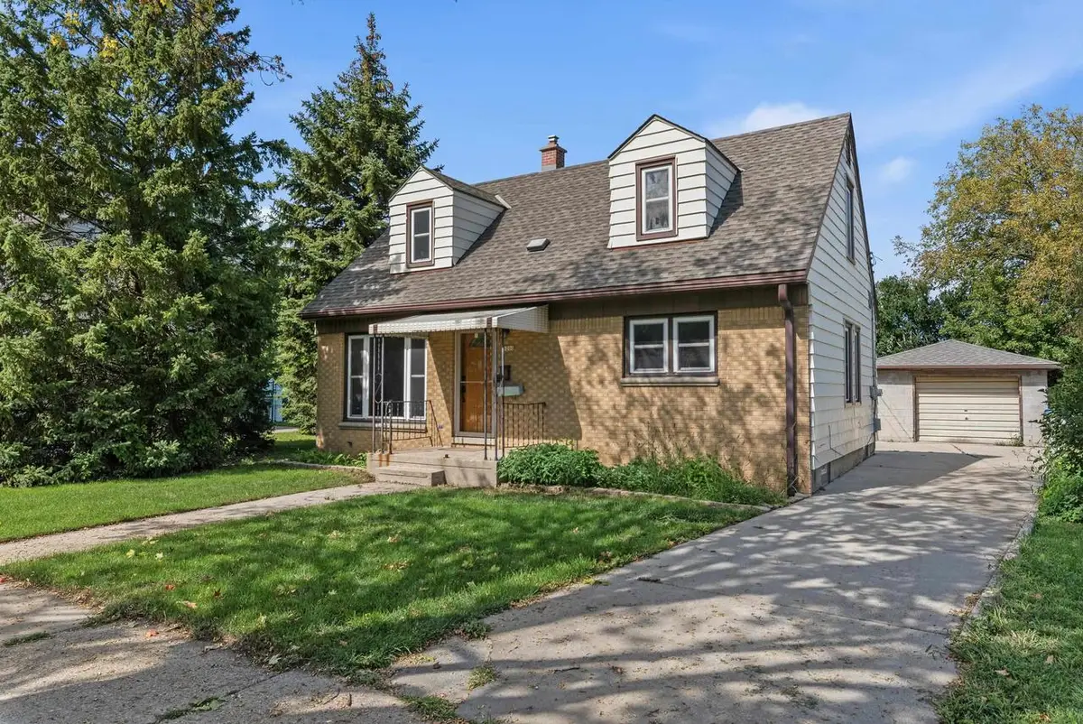 6200 W MANITOBA STREET, Milwaukee, WI 53219 - #1