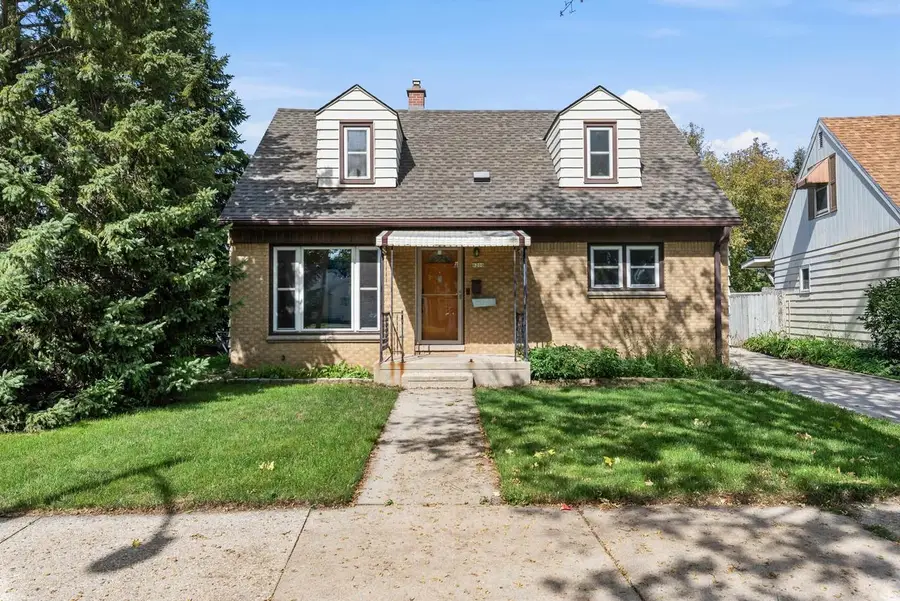 6200 W MANITOBA STREET, Milwaukee, WI 53219 - #2