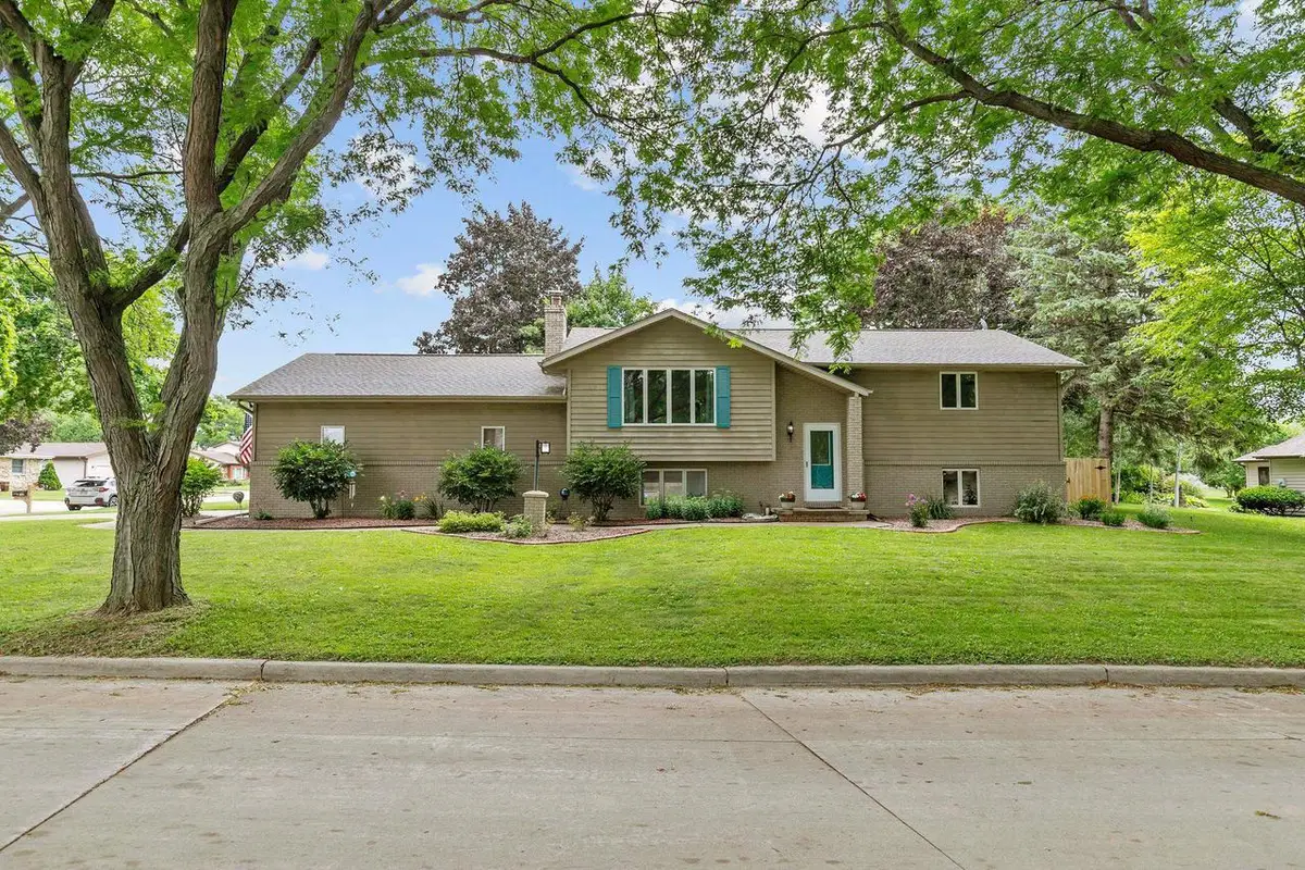 1400 S CHICKADEE LANE, Appleton, WI 54915 - #1