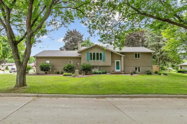 1400 S CHICKADEE LANE, Appleton, WI 54915