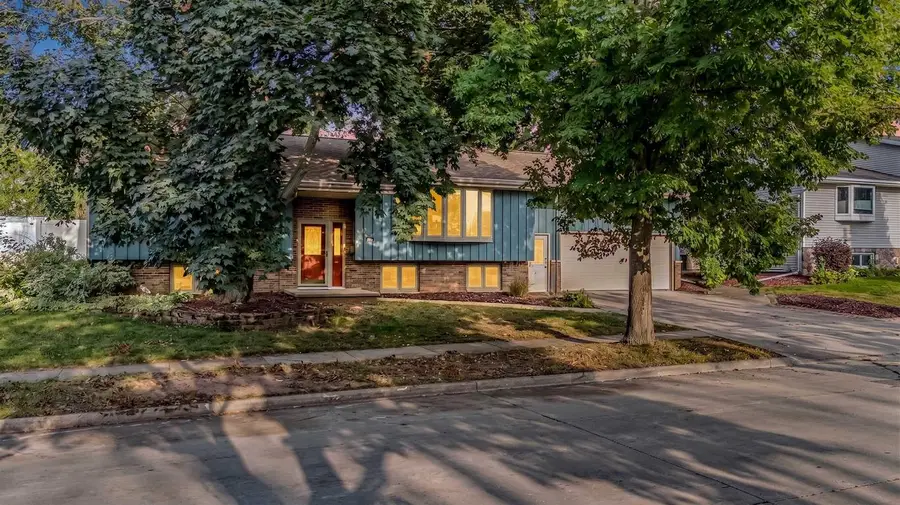 1708 N LINWOOD AVENUE, Appleton, WI 54914 - #2