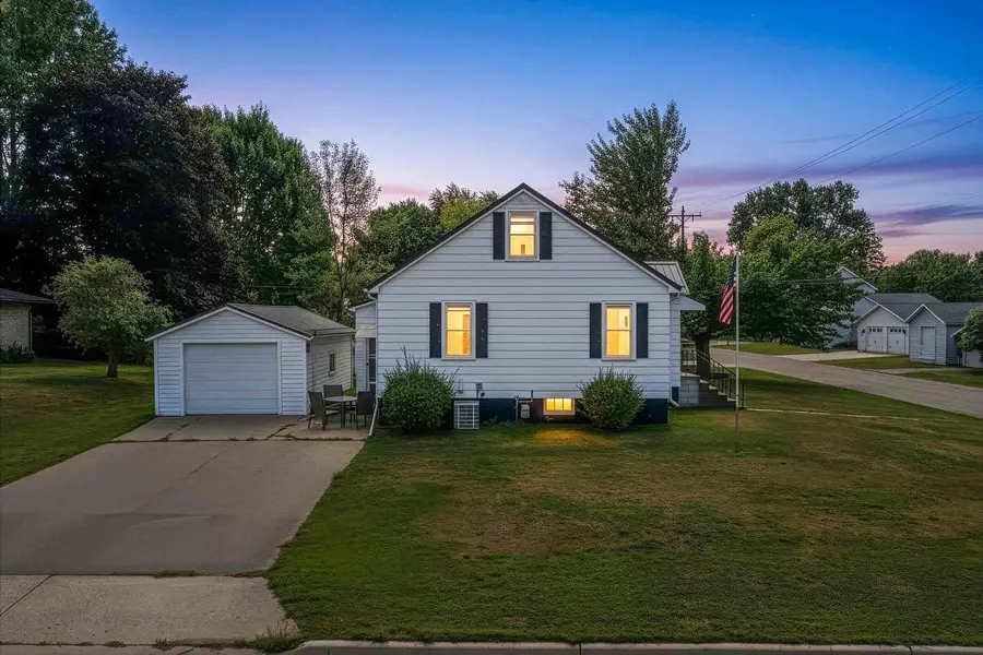 318 HALL AVENUE, Oconto, WI 54153 - #2