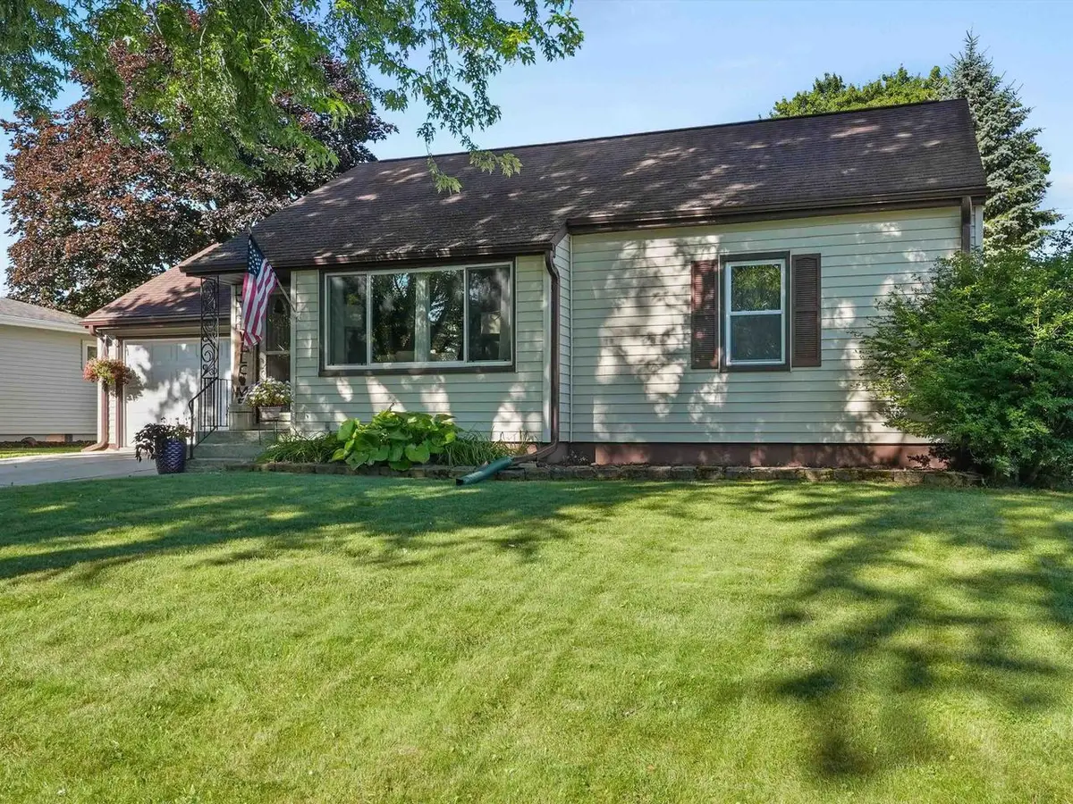 315 PARKER AVENUE, Algoma, WI 54201 - #1