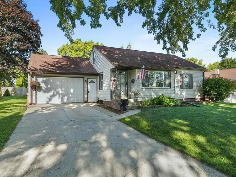 315 PARKER AVENUE, Algoma, WI 54201 - #2