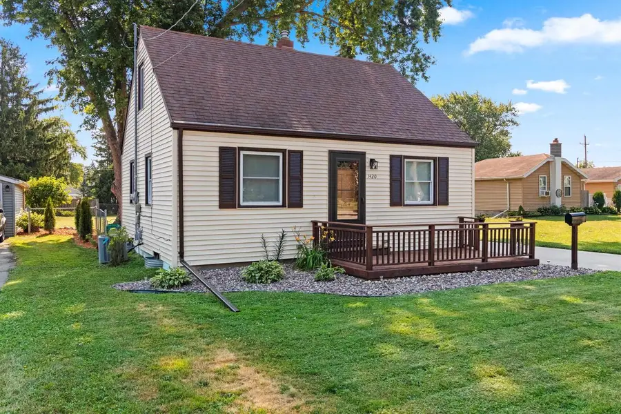 1420 N CHARLOTTE STREET, Appleton, WI 54911 - #2