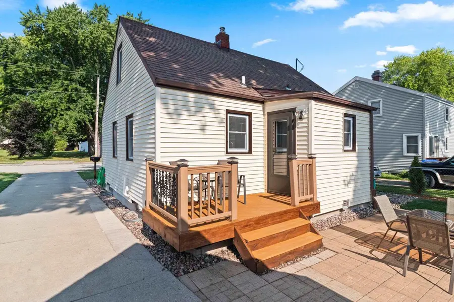 1420 N CHARLOTTE STREET, Appleton, WI 54911 - #3