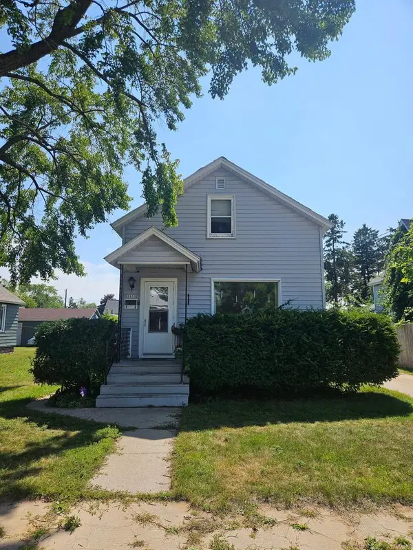 2105 12TH AVENUE, Menominee, MI 49858