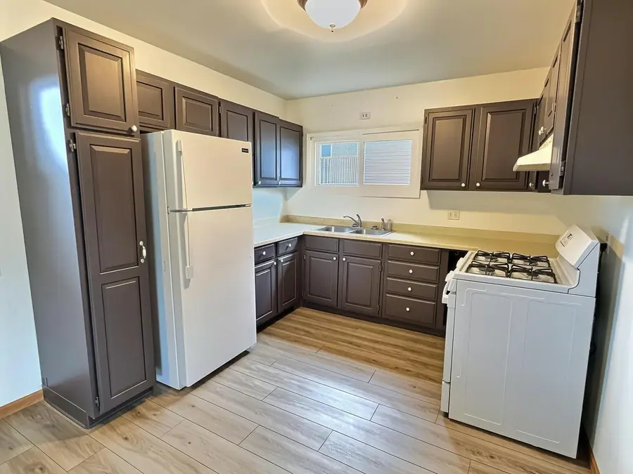 516 E CUSTER AVENUE, Oshkosh, WI 54901 - #3