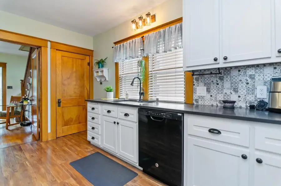 113 E BEACON AVENUE, New London, WI 54961 - #3