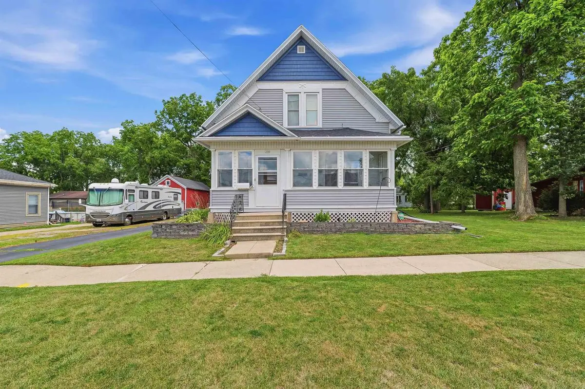 330 JACKSON AVENUE, Omro, WI 54963 - #1