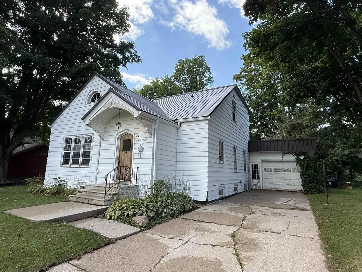 911 MAIN STREET, Gresham, WI 54128 - #1
