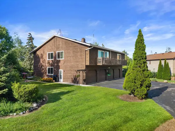 2626 CROSS CREEK DRIVE, Sheboygan, WI 53081