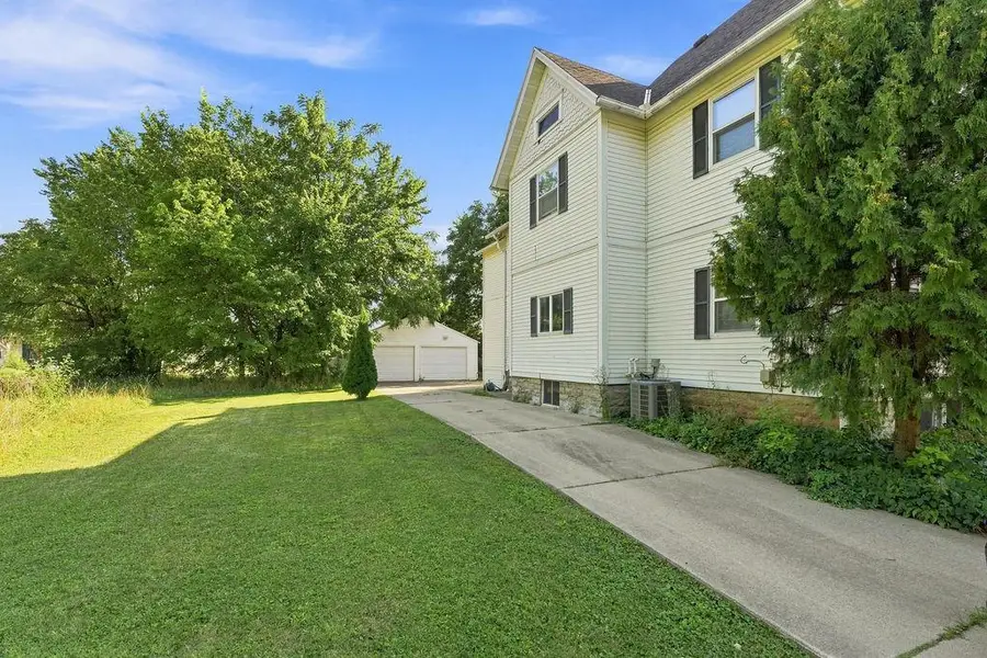 413 E IRVING AVENUE, Oshkosh, WI 54901 - #2