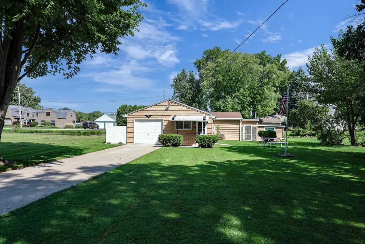 2068 S POINT COMFORT ROAD, Oshkosh, WI 54902 - #1