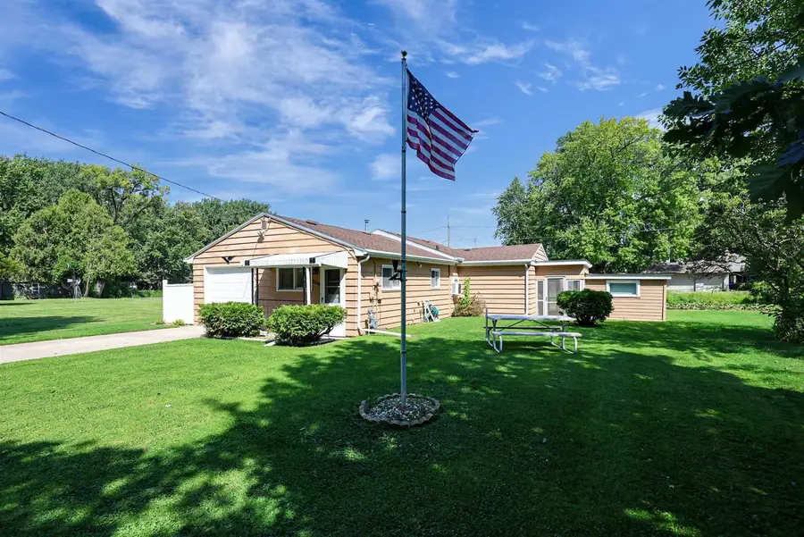 2068 S POINT COMFORT ROAD, Oshkosh, WI 54902 - #2