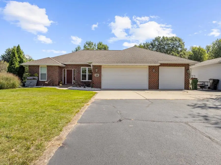 3206 RIVER FOREST HILLS DRIVE, Pulaski, WI 54162 - #3