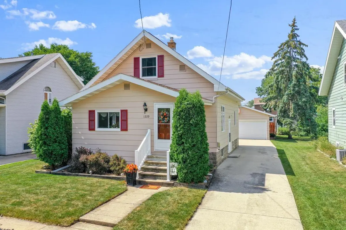 1229 WESTERN STREET, Oshkosh, WI 54901 - #1