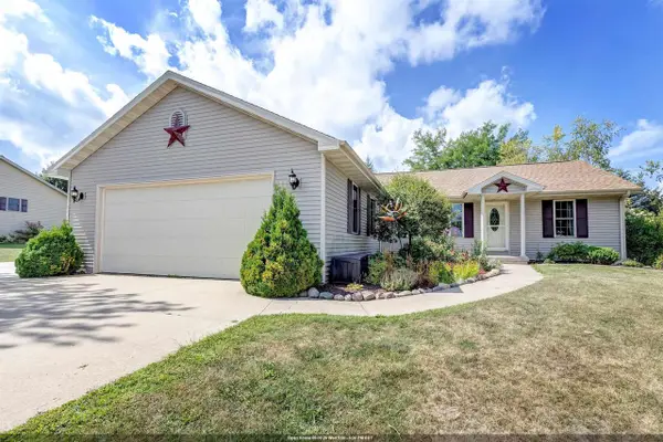 407 HIGH RIDGE LANE, Black Creek, WI 54106
