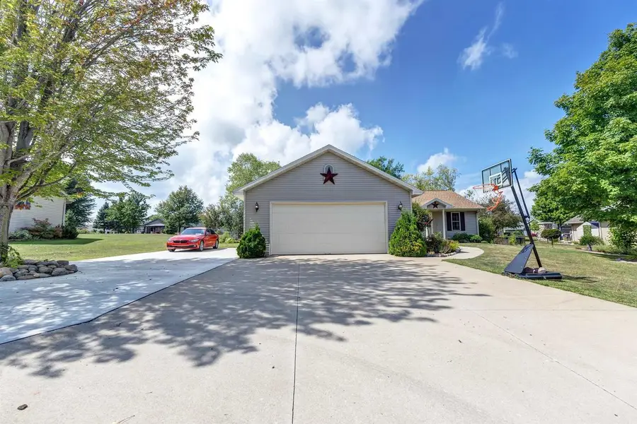 407 HIGH RIDGE LANE, Black Creek, WI 54106 - #2