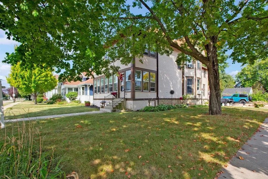 330 E IRVING AVENUE, Oshkosh, WI 54901 - #2