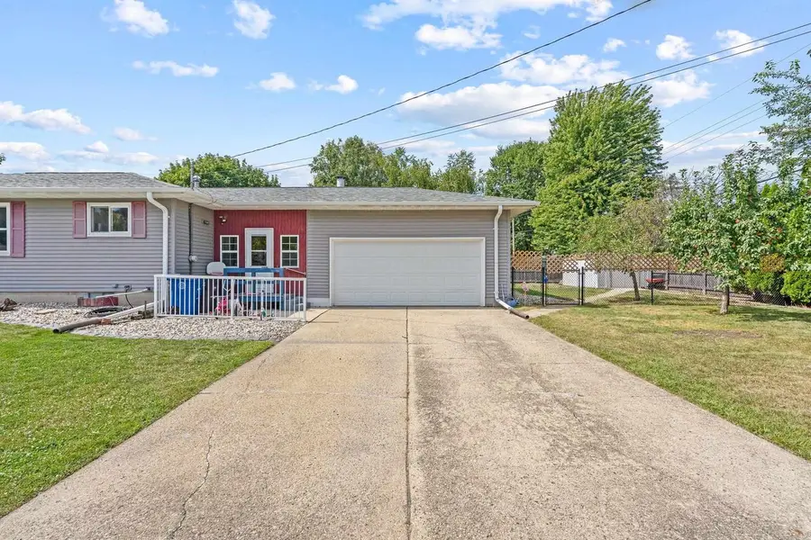 1324 BISMARCK AVENUE, Oshkosh, WI 54902 - #3