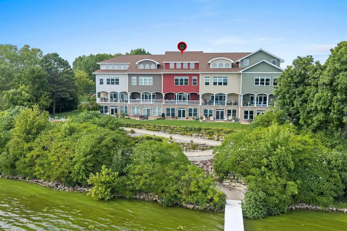 2119 LOST DAUPHIN ROAD, De Pere, WI 54115 - #1
