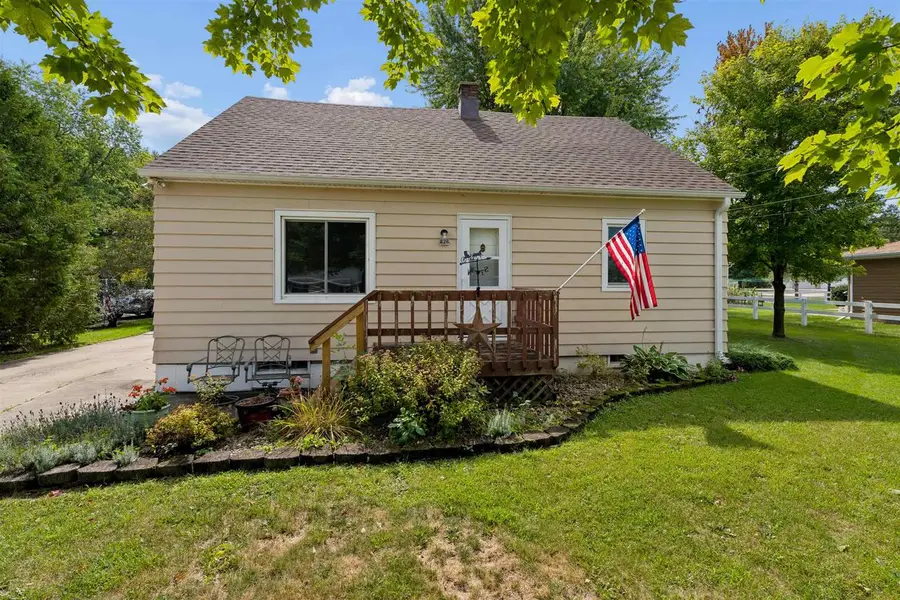 828 W JENNINGS STREET, New London, WI 54961 - #2