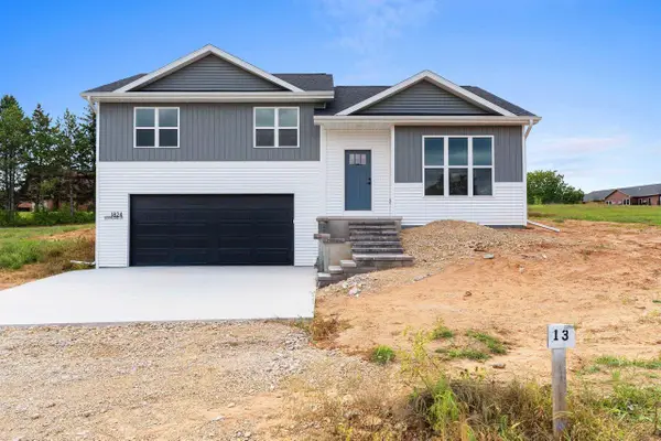 1824 SOUTHLAND LANE, New London, WI 54961